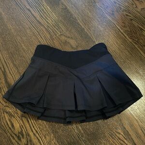 Girls tennis skirt in black, approximately size 4